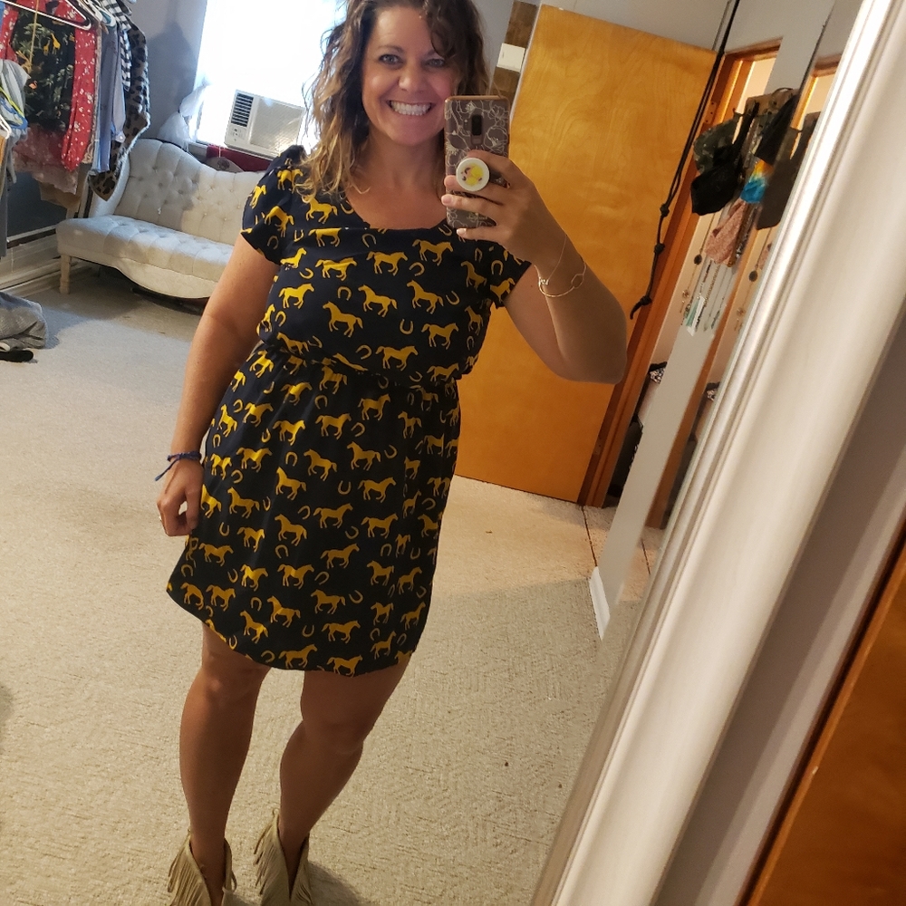Horse‎ print dress navy and mustard color size 8 peach love California